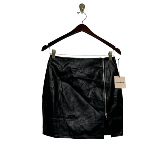 NWT REVOLVE SUPERDOWN Melissa Zip Up Faux Leather Mini Skirt Black S - Picture 6 of 12